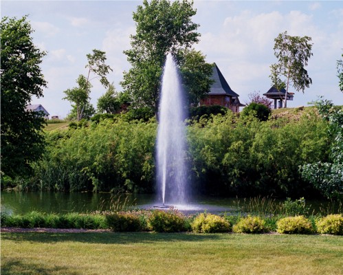 Kasco 8400JF 2 HP Floating Aerating Fountain - Redwood Fountain Pattern